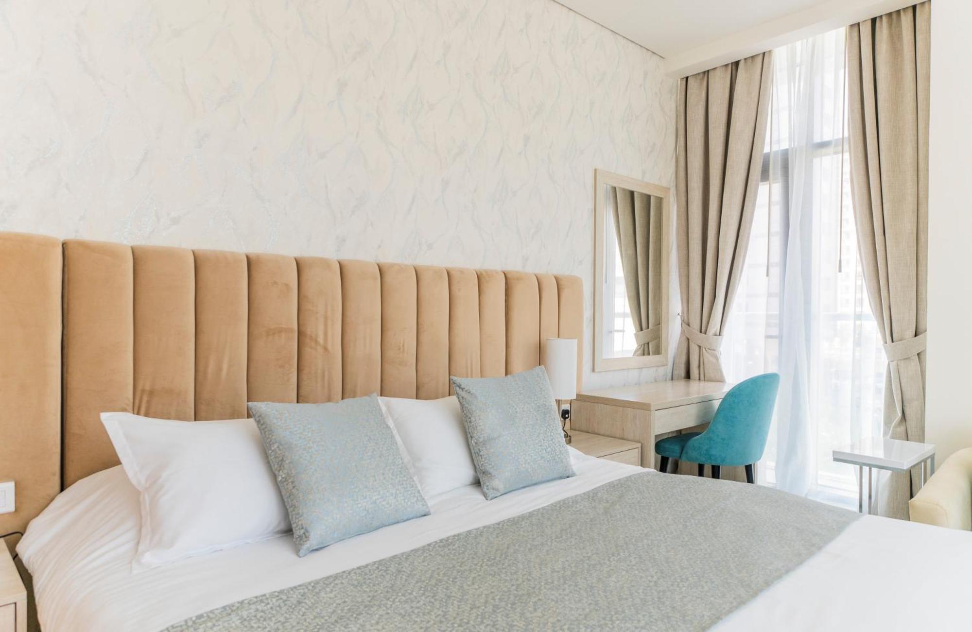 With Private Access At Palm Jumeirah * Dubai