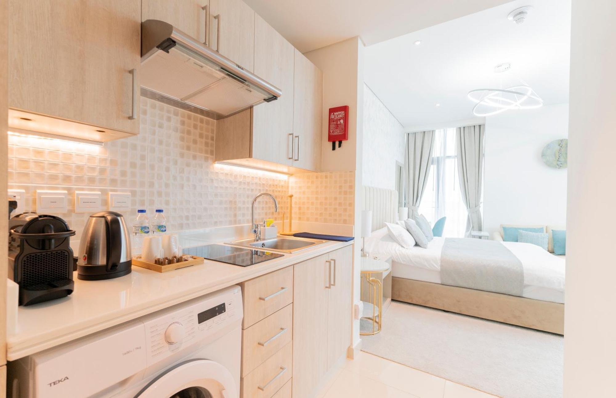 With Private Access At Palm Jumeirah * Dubai